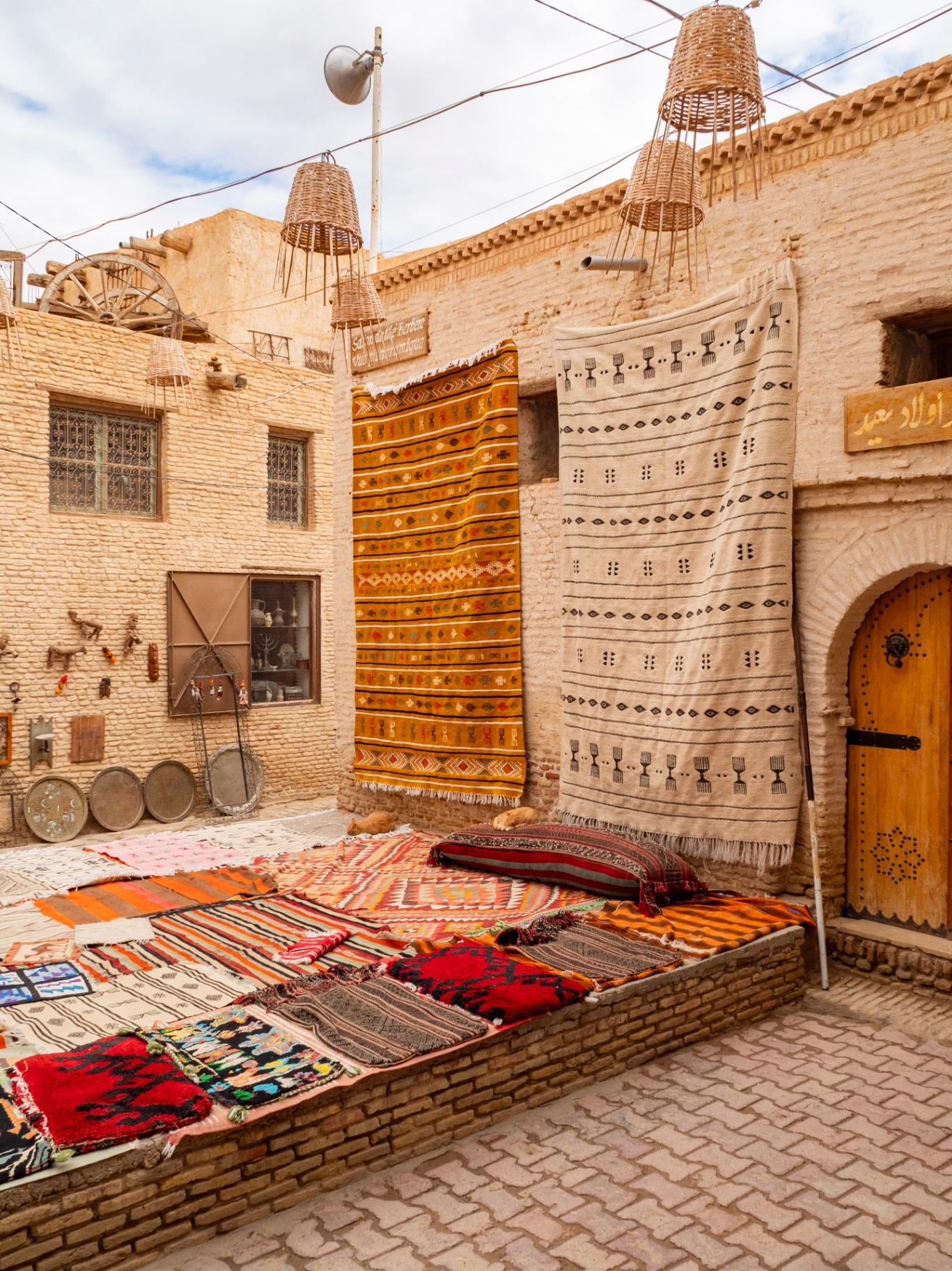 Tapis amazighs dans une médina