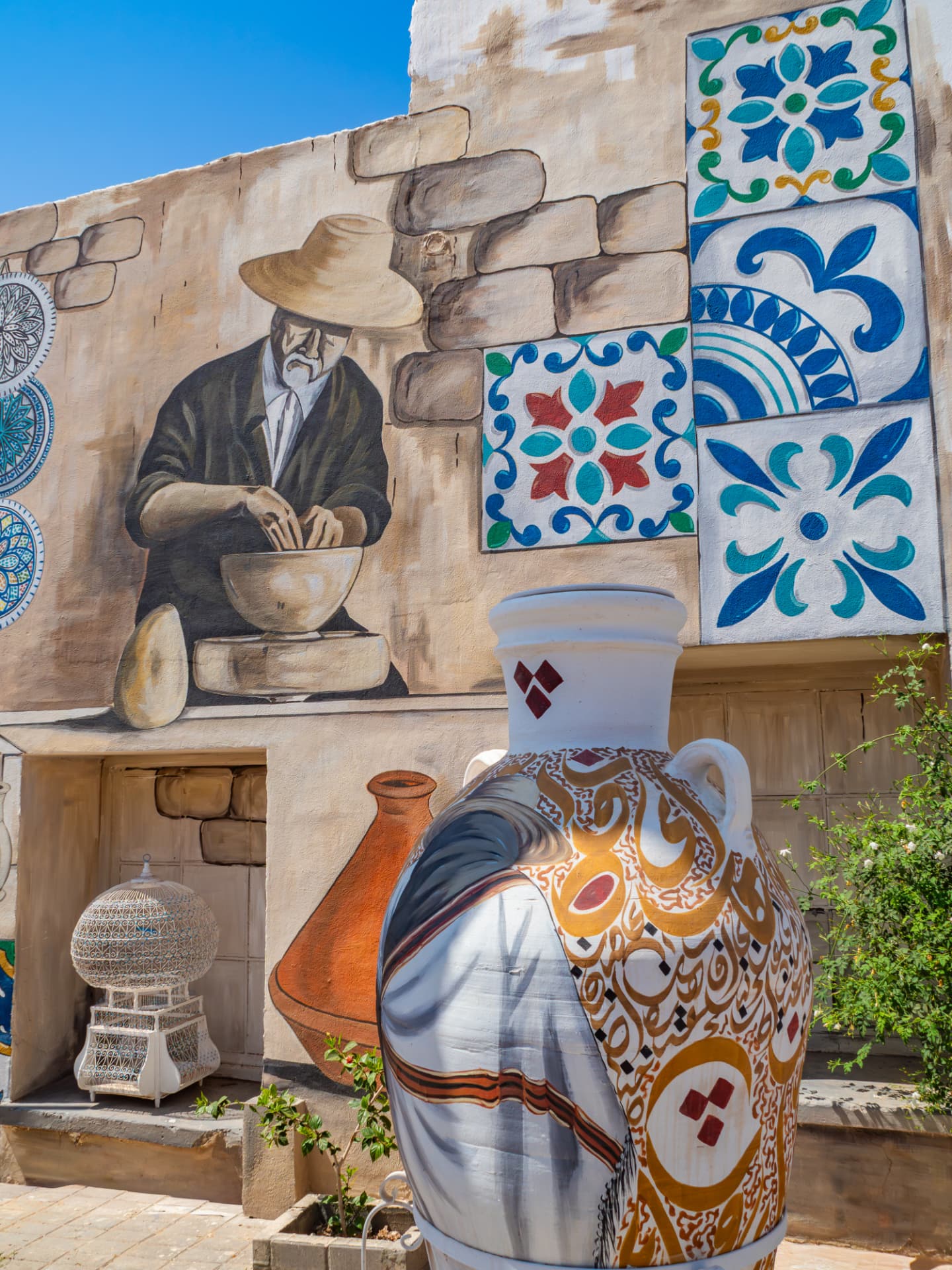 Fresque et poterie traditionnelle à Houmt Souk