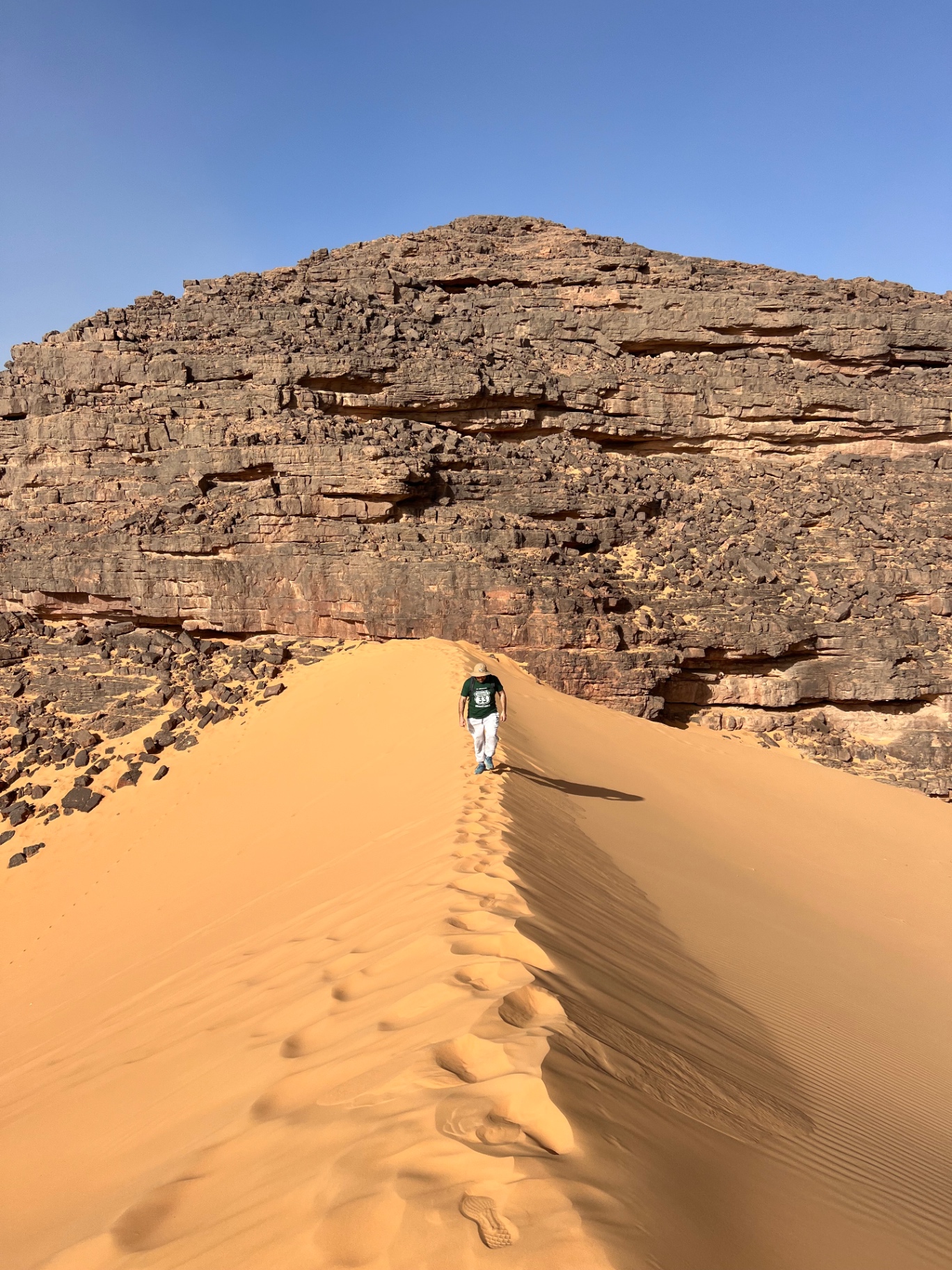 Randonnée sur les crêtes de sable du Tassili